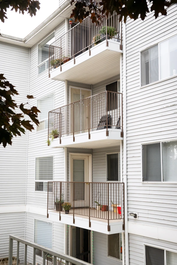 New decks and rails on a 1989 4-story, 28-unit apartment building in Seattle, WA. Contactor: Construction Expeditors.