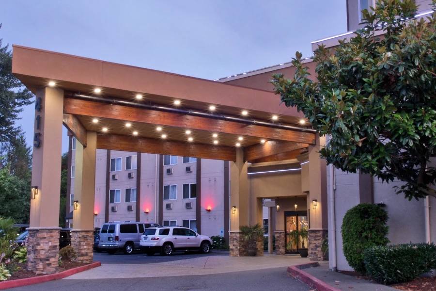 Pacific, WA Hotel - New Porte Cochere Quality Inn