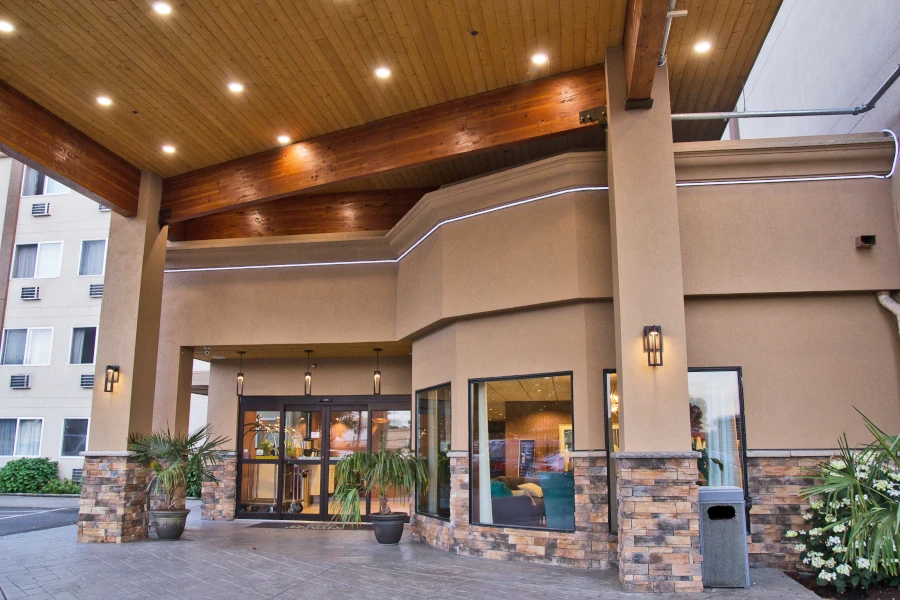 Pacific, WA Hotel - New Porte Cochere Quality Inn