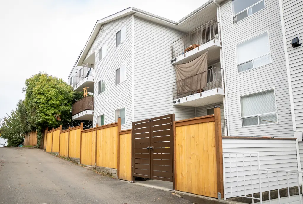 Stone Court Apartments Seattle - New Wood Fence