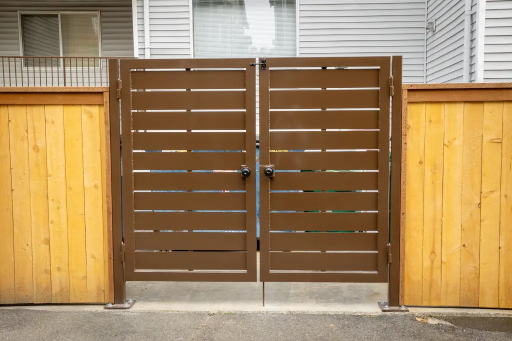 Stone Court Apartments Seattle - New Metal Gates